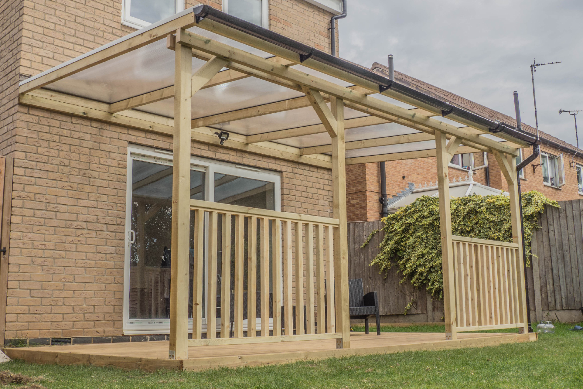 Timber lean-to pergola CLARA - Bespoke timber pergolas and carports