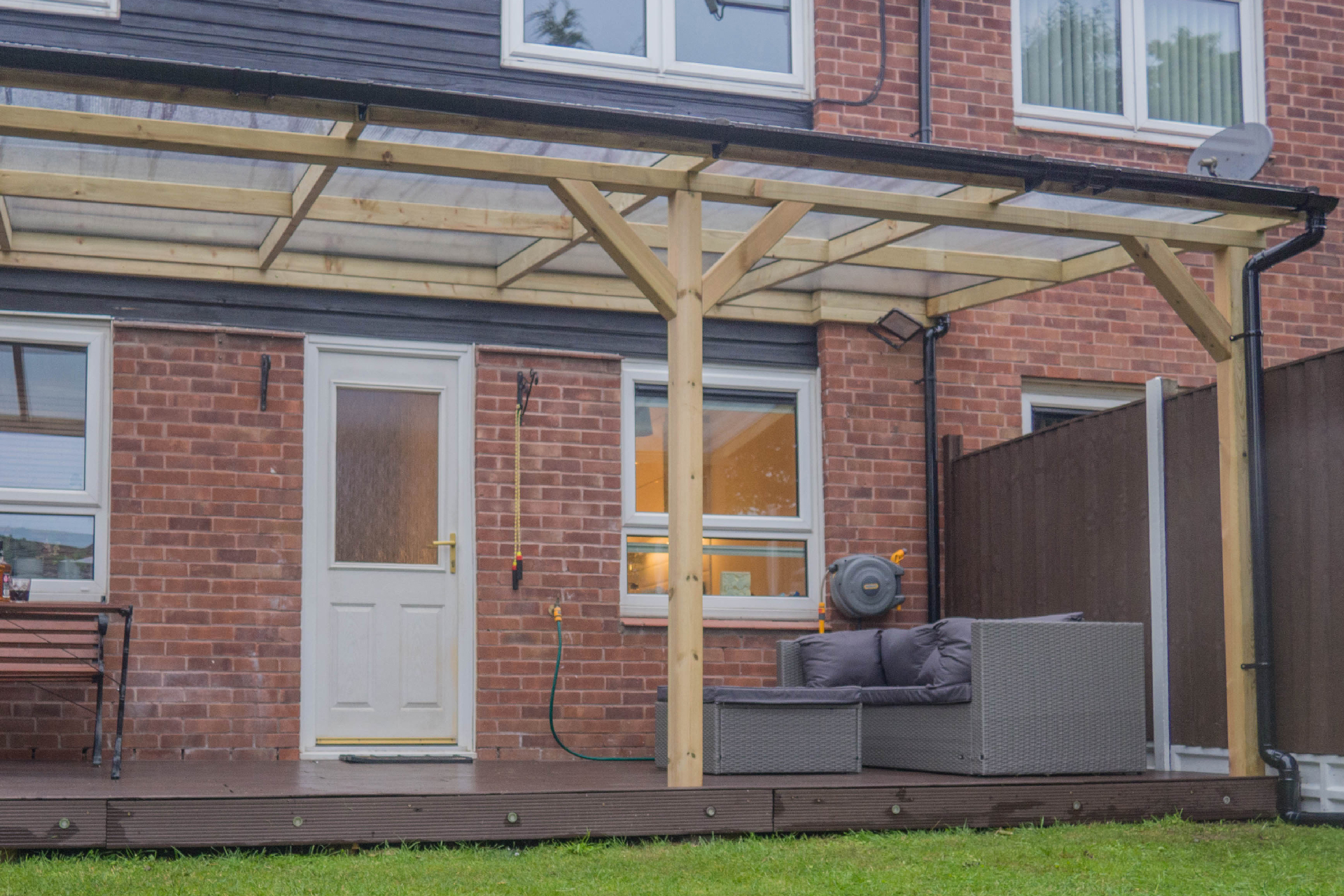 Timber lean-to pergola PAULA - Bespoke timber pergolas and carports